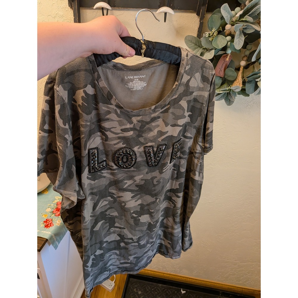Lane Bryant Camo Love Beaded T-Shirt Womens Plus 26/28 Green Grey Short Slv
